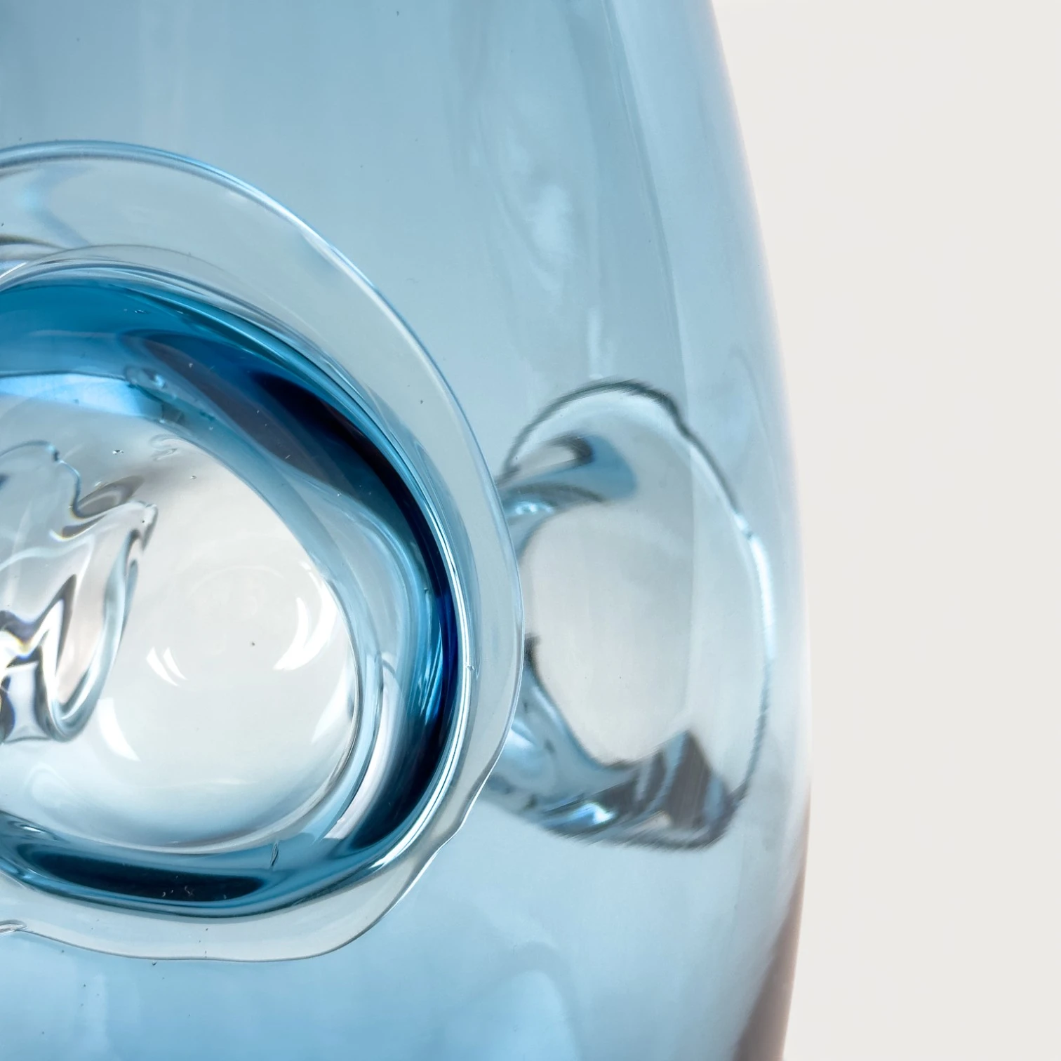Jarrón Alargado de Cristal Azul