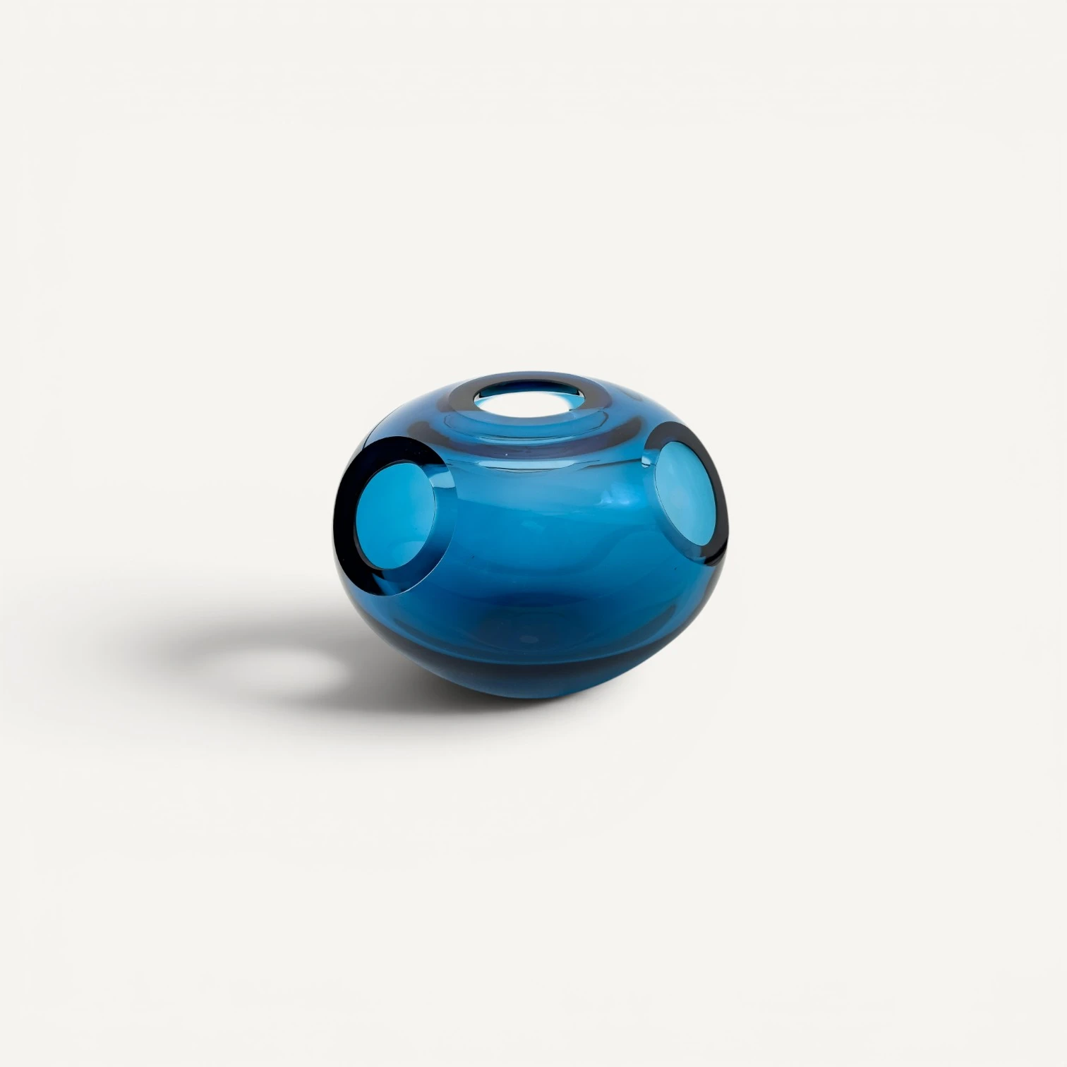Jarrón Redondeado de Cristal Azul — Pequeño
