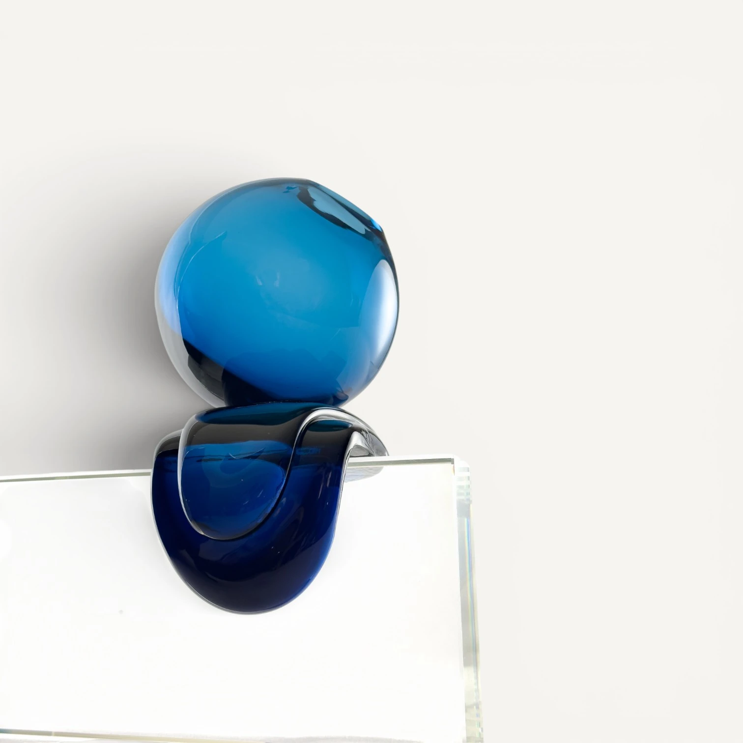 Jarrón Esférico de Cristal Azul