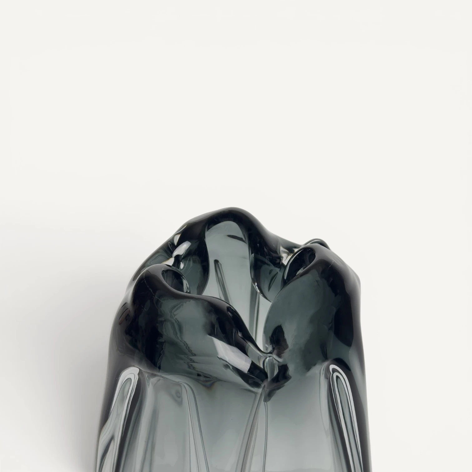 Jarrón Alargado de Cristal Gris